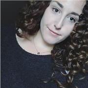 Alunna frequentante il 5° anno di liceo linguistico, con esperienza di exchange student per un anno in Germania. Preparata anche in iglese e spagnolo